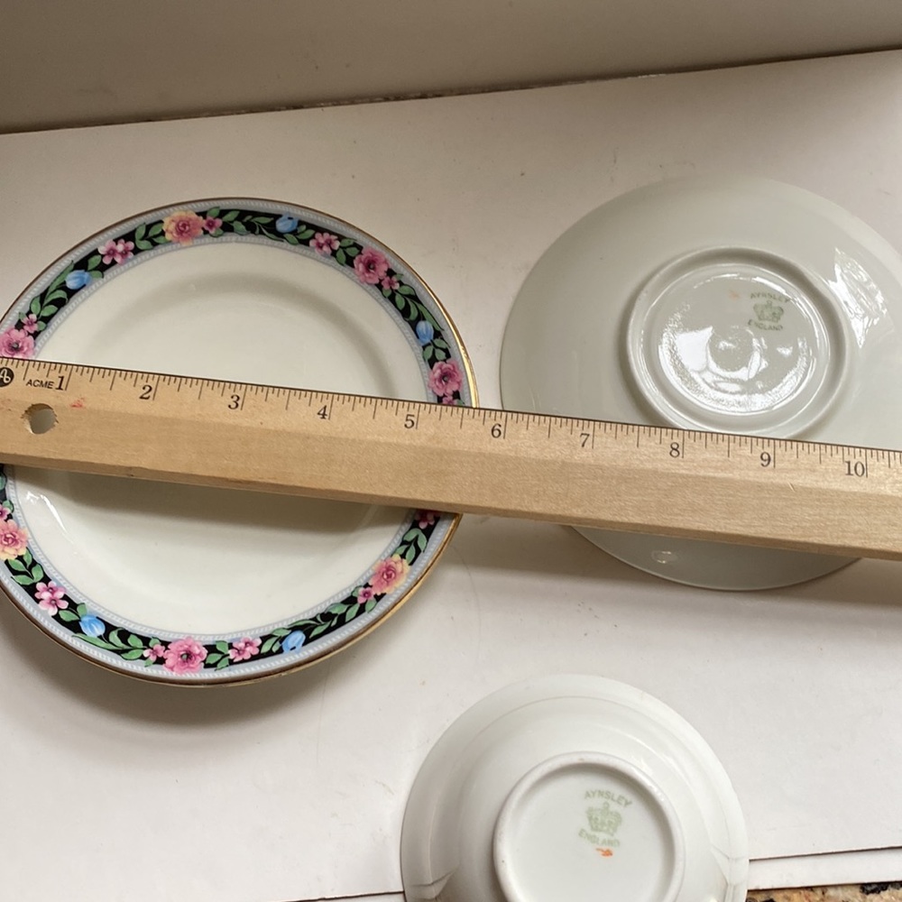 Vintage Ainsley Porcelain cup and saucer and 2 dessert plates. - Picture 8 of 8